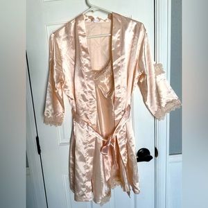 Brand new Women’s 5 piece satin pajama set. Pale pink and floral details